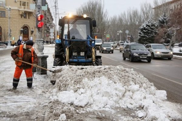С дорог Волгограда вывезли более 5,5 тысячи кубометров снега
